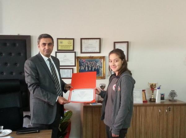 Tübitak Olimpiyatlarında Bölge Derecesi Yapan Öğrencilerimize Belgeleri Verildi.